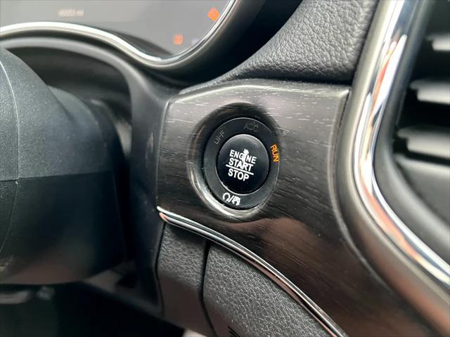 Photo of 2018 Bright White Clearcoat Jeep Grand Cherokee