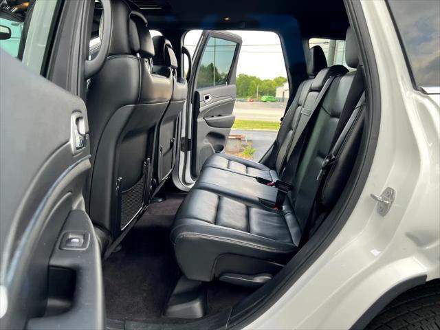 Photo of 2018 Bright White Clearcoat Jeep Grand Cherokee