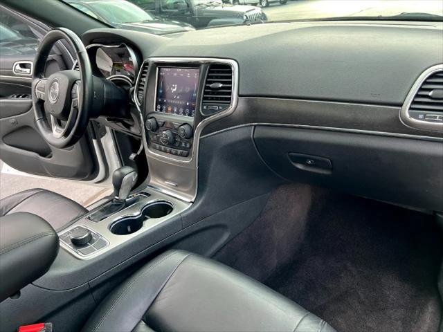 Photo of 2018 Bright White Clearcoat Jeep Grand Cherokee