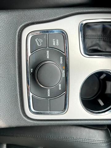 Photo of 2018 Bright White Clearcoat Jeep Grand Cherokee