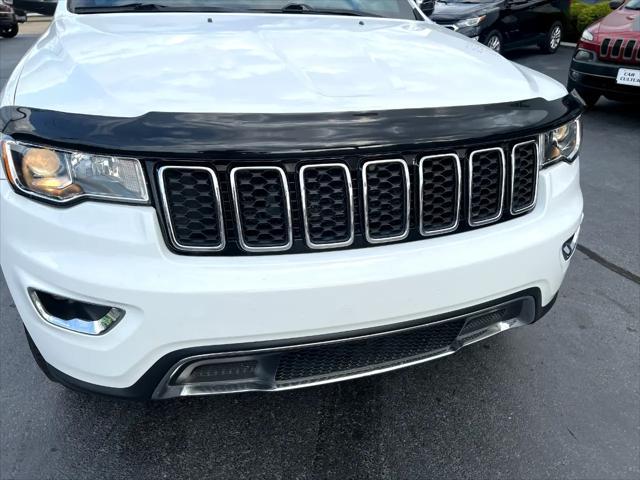 Photo of 2018 Bright White Clearcoat Jeep Grand Cherokee