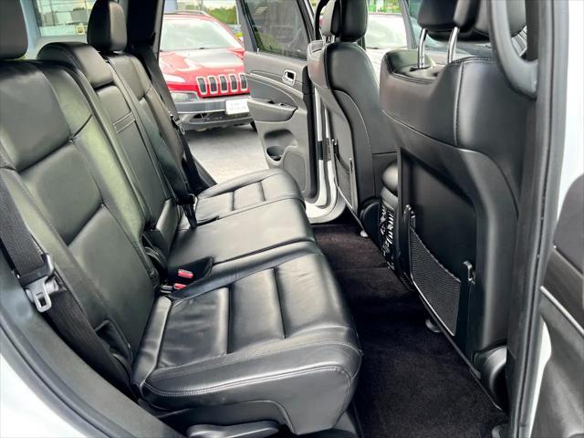 Photo of 2018 Bright White Clearcoat Jeep Grand Cherokee