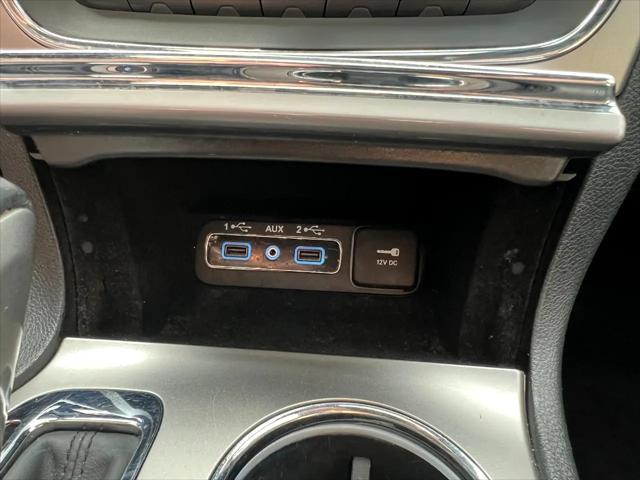 Photo of 2018 Bright White Clearcoat Jeep Grand Cherokee