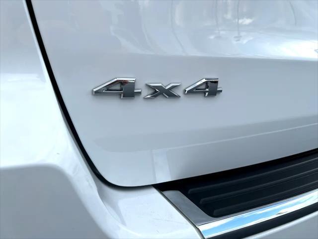 Photo of 2018 Bright White Clearcoat Jeep Grand Cherokee