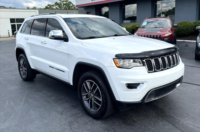 Photo of 2018 Bright White Clearcoat Jeep Grand Cherokee