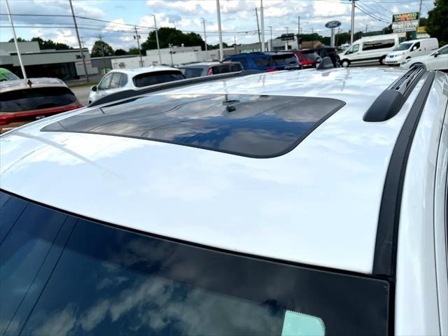 Photo of 2018 Bright White Clearcoat Jeep Grand Cherokee