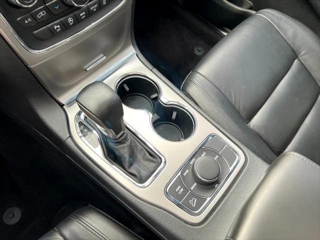 Photo of 2018 Bright White Clearcoat Jeep Grand Cherokee