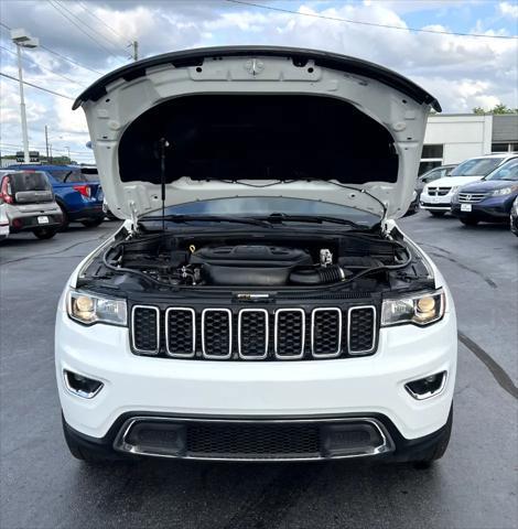 Photo of 2018 Bright White Clearcoat Jeep Grand Cherokee