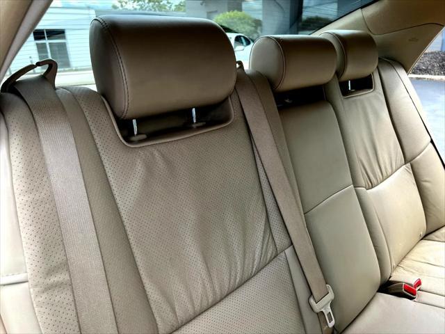 Photo of 2008 Silver Pine Mica Toyota Avalon