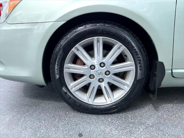 Photo of 2008 Silver Pine Mica Toyota Avalon
