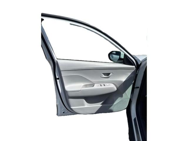 Photo of 2025 Atlas White Hyundai KONA