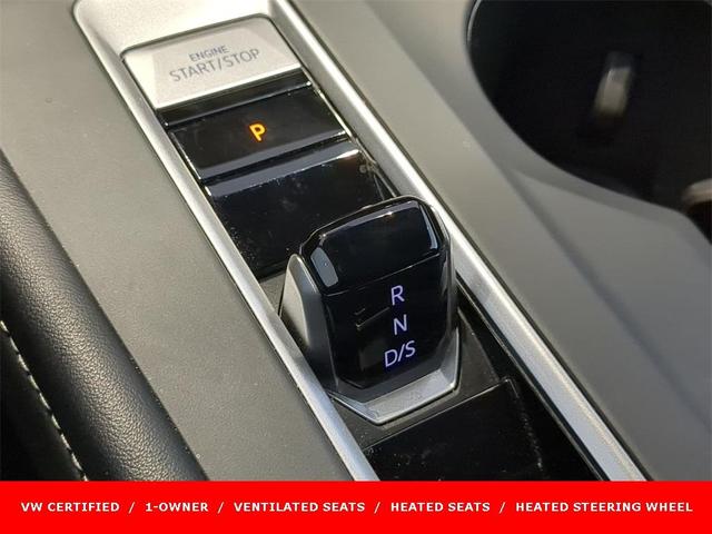 Photo of 2024 Deep Black Pearl Effect Volkswagen Atlas