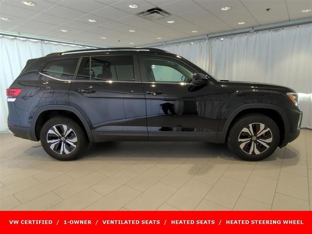 Photo of 2024 Deep Black Pearl Effect Volkswagen Atlas