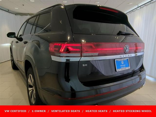 Photo of 2024 Deep Black Pearl Effect Volkswagen Atlas