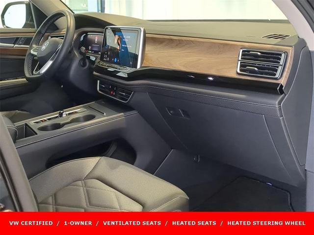 Photo of 2024 Deep Black Pearl Effect Volkswagen Atlas