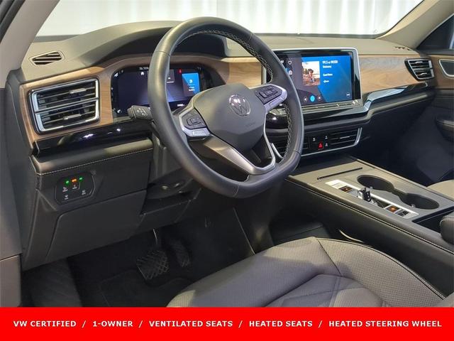 Photo of 2024 Deep Black Pearl Effect Volkswagen Atlas