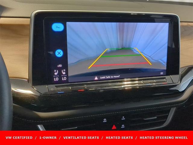 Photo of 2024 Deep Black Pearl Effect Volkswagen Atlas
