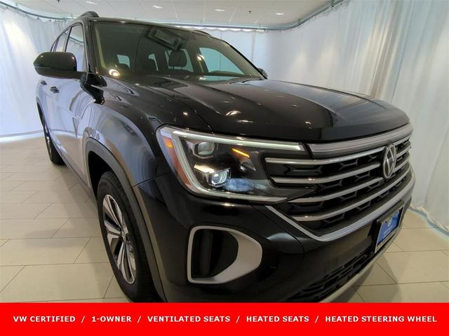 Photo of 2024 Deep Black Pearl Effect Volkswagen Atlas