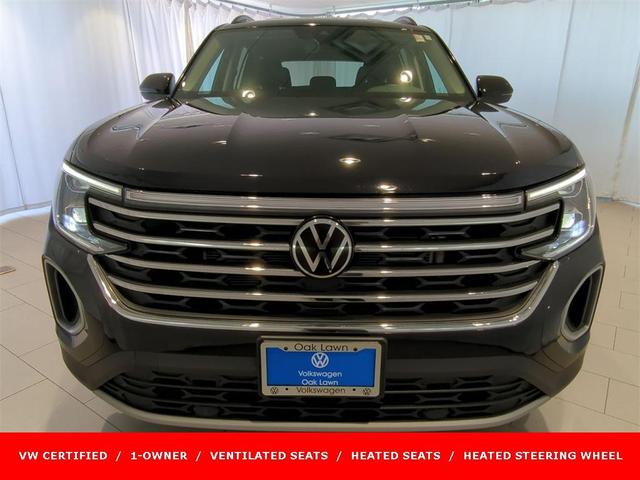 Photo of 2024 Deep Black Pearl Effect Volkswagen Atlas