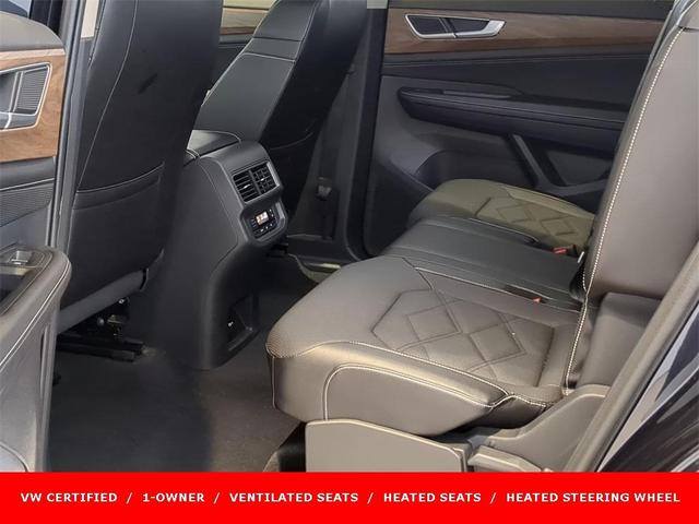 Photo of 2024 Deep Black Pearl Effect Volkswagen Atlas