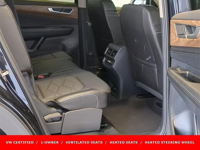 Photo of 2024 Deep Black Pearl Effect Volkswagen Atlas