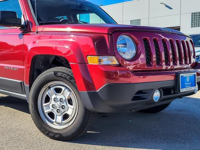 Photo of 2016 Deep Cherry Red Crystal Pearlcoat Jeep Patriot