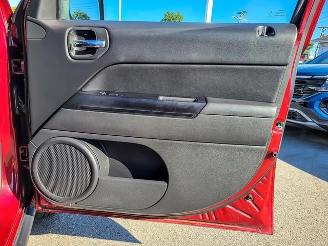 Photo of 2016 Deep Cherry Red Crystal Pearlcoat Jeep Patriot