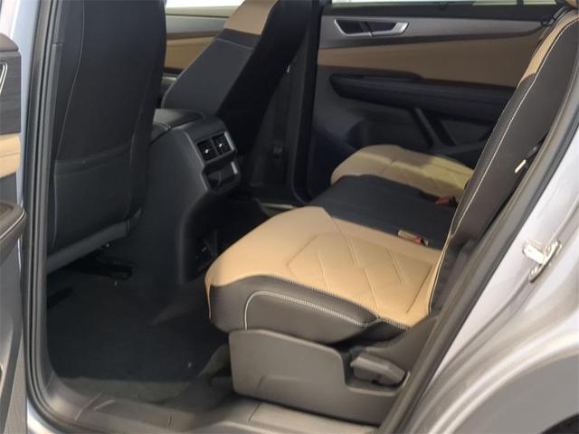 Photo of 2025 Silver Mist Metallic Volkswagen Atlas Cross Sport