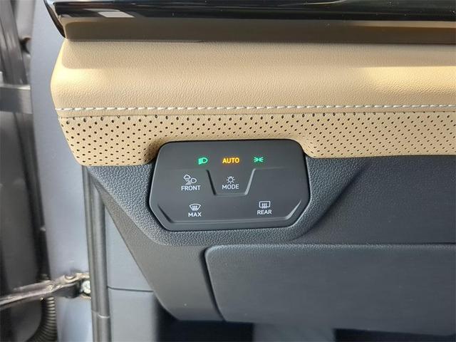 Photo of 2025 Silver Mist Metallic Volkswagen Atlas Cross Sport