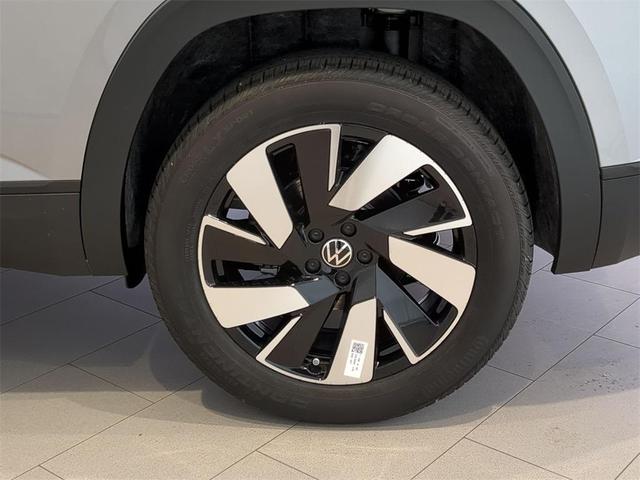 Photo of 2025 Silver Mist Metallic Volkswagen Atlas Cross Sport
