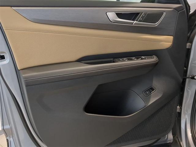 Photo of 2025 Silver Mist Metallic Volkswagen Atlas Cross Sport