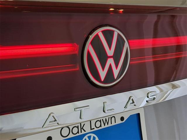 Photo of 2025 Silver Mist Metallic Volkswagen Atlas Cross Sport