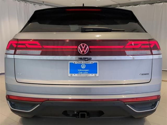 Photo of 2025 Silver Mist Metallic Volkswagen Atlas Cross Sport
