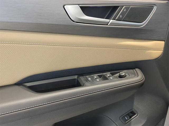 Photo of 2025 Silver Mist Metallic Volkswagen Atlas Cross Sport
