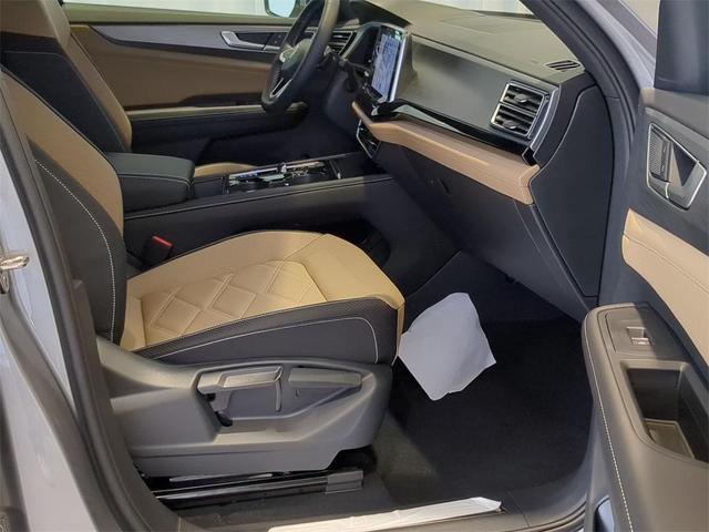 Photo of 2025 Silver Mist Metallic Volkswagen Atlas Cross Sport
