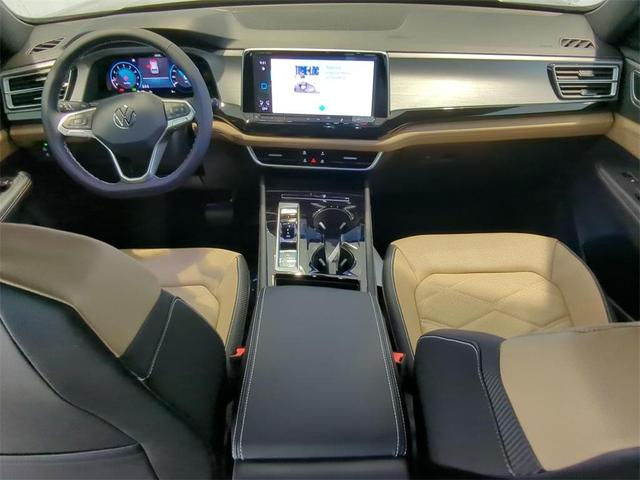 Photo of 2025 Silver Mist Metallic Volkswagen Atlas Cross Sport