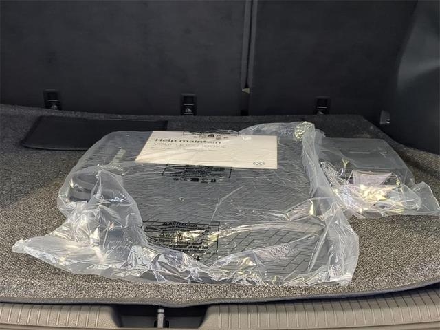 Photo of 2025 Silver Mist Metallic Volkswagen Atlas Cross Sport