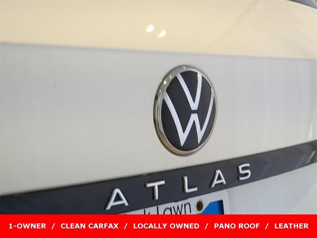 Photo of 2023 Opal White Pearl Effect Volkswagen Atlas