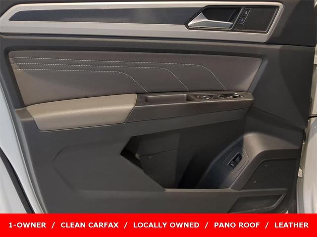 Photo of 2023 Opal White Pearl Effect Volkswagen Atlas