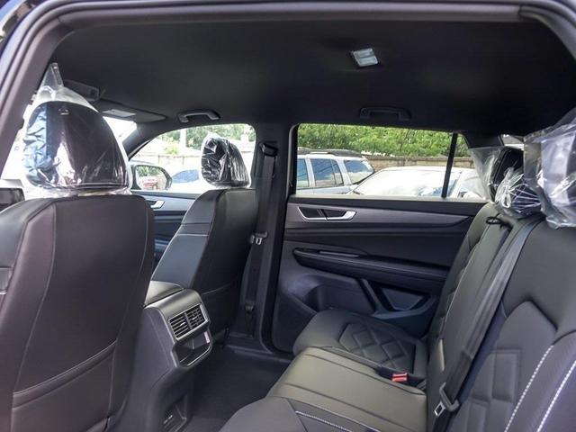 Photo of 2026 Deep Black Volkswagen Atlas Cross Sport