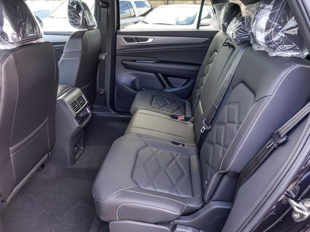Photo of 2026 Deep Black Volkswagen Atlas Cross Sport