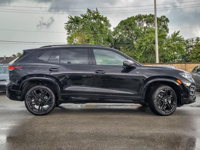 Photo of 2025 Deep Black Pearl Effect Volkswagen Tiguan