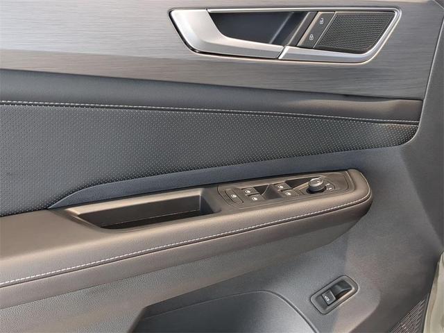 Photo of 2025 Avocado Green Pearl Volkswagen Atlas Cross Sport