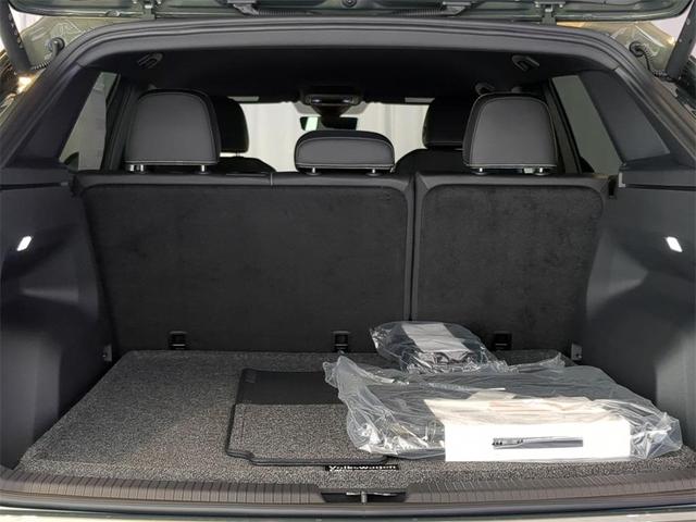 Photo of 2025 Avocado Green Pearl Volkswagen Atlas Cross Sport