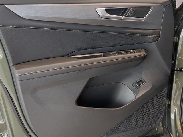 Photo of 2025 Avocado Green Pearl Volkswagen Atlas Cross Sport