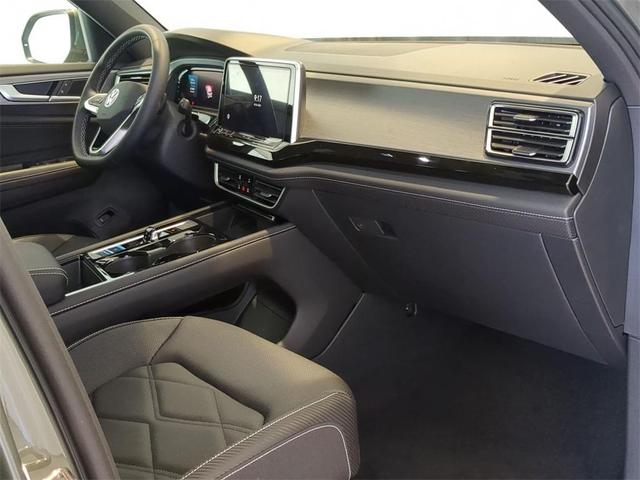 Photo of 2025 Avocado Green Pearl Volkswagen Atlas Cross Sport