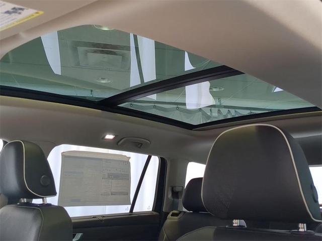 Photo of 2025 Deep Black Pearl Effect Volkswagen Atlas