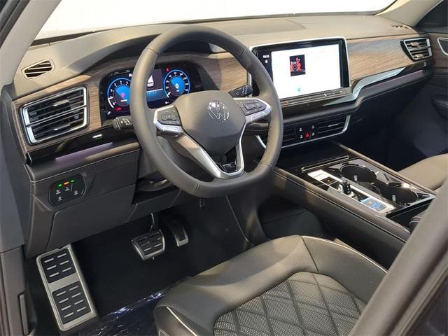 Photo of 2025 Deep Black Pearl Effect Volkswagen Atlas