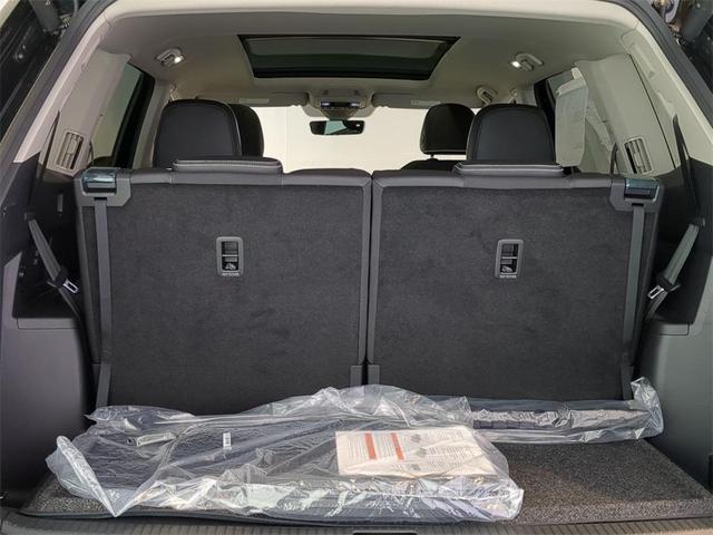 Photo of 2025 Deep Black Pearl Effect Volkswagen Atlas