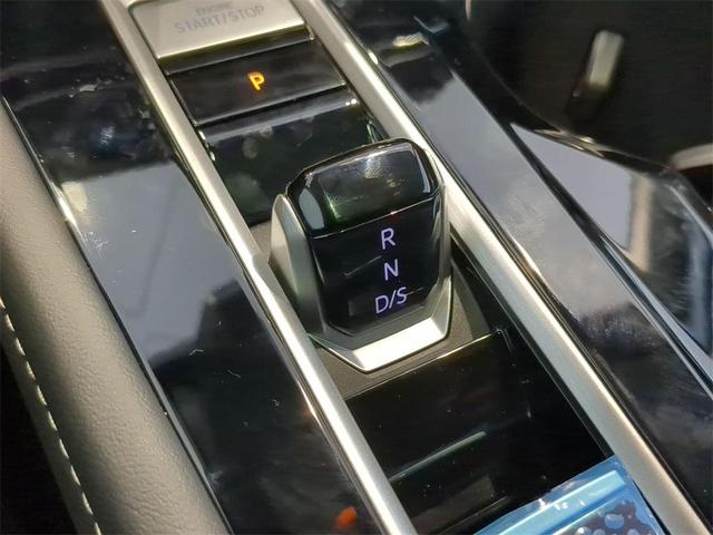 Photo of 2025 Deep Black Pearl Effect Volkswagen Atlas